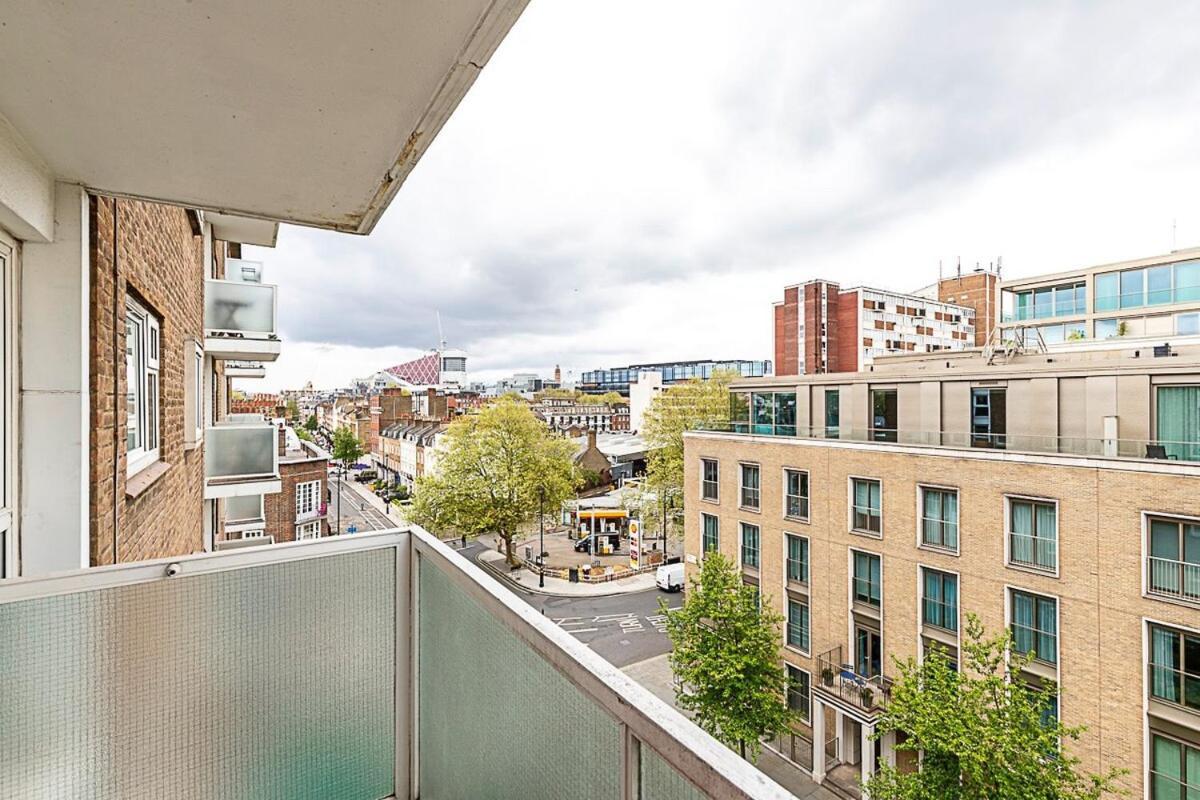 Modern Apartment With Balcony Londra Exterior foto